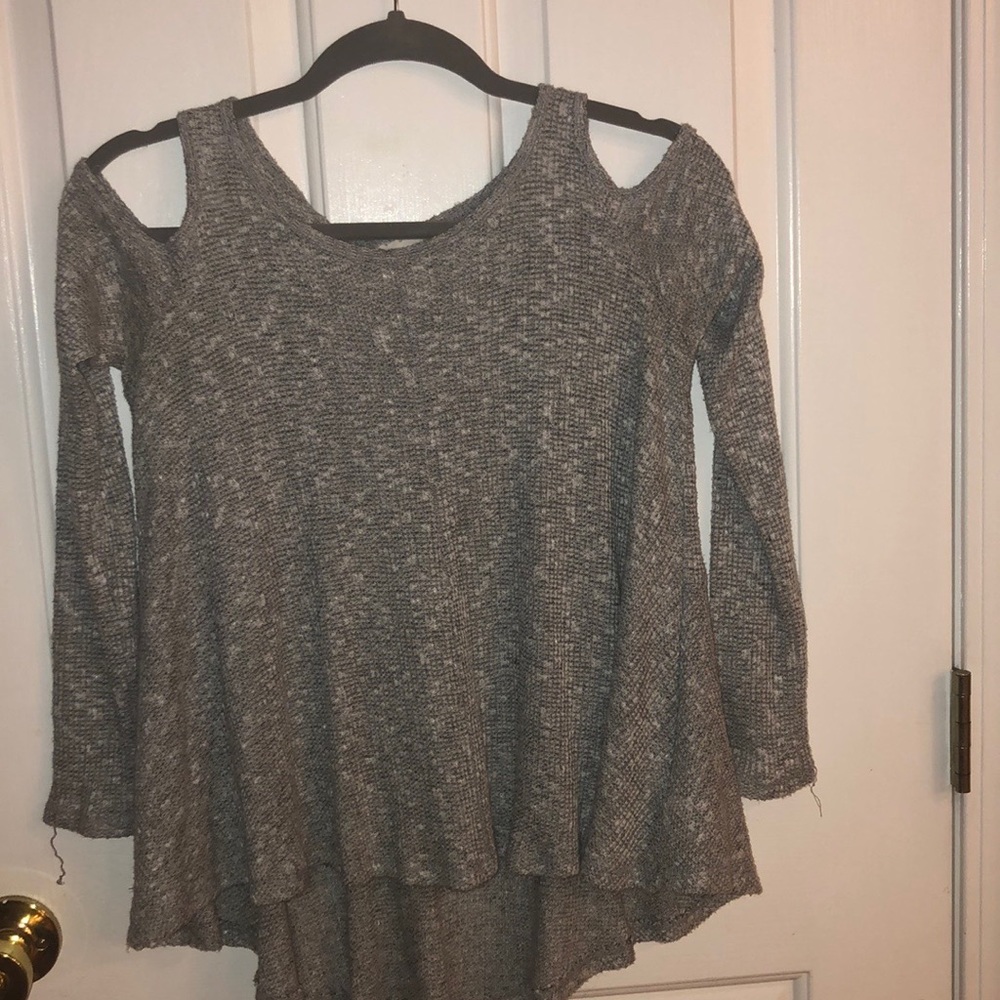Flowy shirt with shoulder cut outs